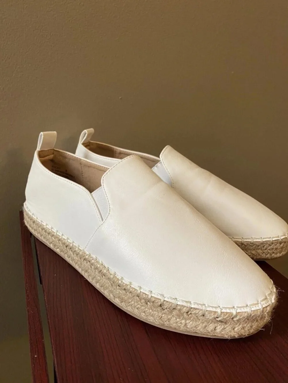 Charlotte Russe Espadrille Slip On Flats/ Shoes Rocky White Faux Leather Size 8 - Picture 4 of 5